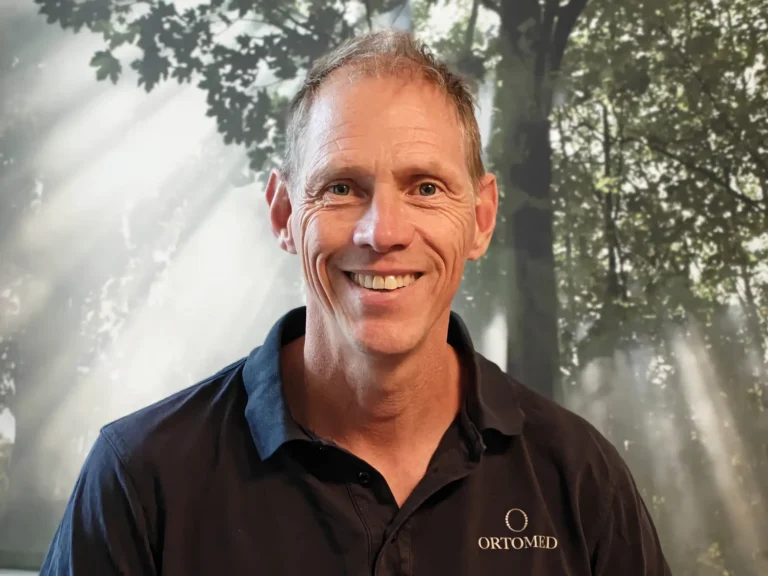 Jeroen Hilckmann fysioterapeut specialist på ortopedisk medicin, dvs diagnostik och behandling av smärt- och sjukdomstillstånd i det muskuloskeletala systemet.