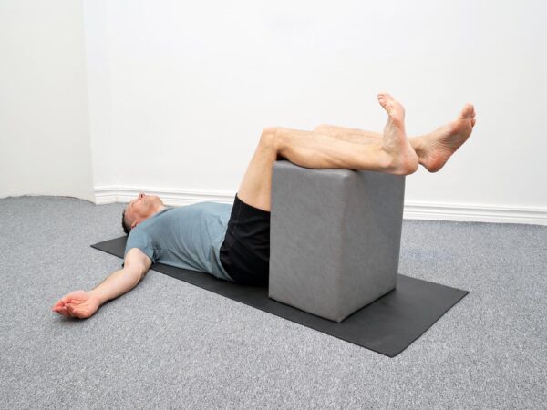 Fotled rörs i en cirkelrörelse medan knä och höft hålls stilla.